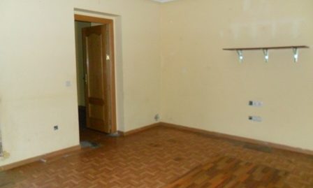 Entrevías小火车站旁3室1卫